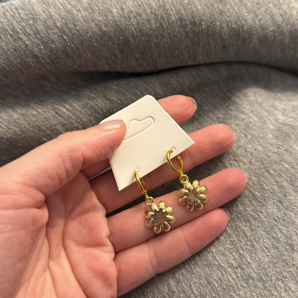 🛍️BUNDLE 3 for $17 DAISY FLOWER cute earrings kawaii food animal - Picture 2 of 2